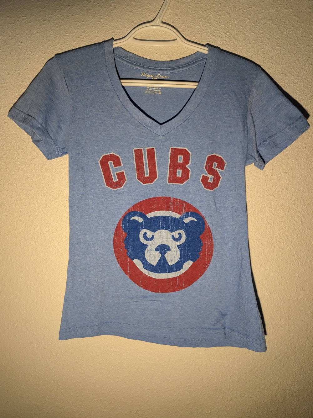 Blue Cubs Graphic V-Neck Tee juniors - Medium